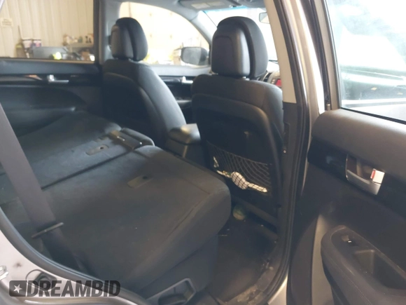 2015 Kia Sorento LX with VIN 5XYKTCA68FG640609, listed as a IAAI auction lot 41902622 with 140,514 mi miles. Bid and sale history available at carsss.com. Image 8.