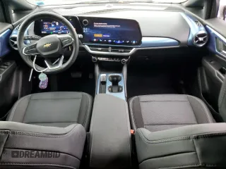 2024 Chevrolet Equinox EV LT z VIN 3GN7DLRP1RS260215, wystawiony jako Copart lot #56477025 z przebiegiem 7370 mil mil oraz Szkody całkowita. Historia ofert i sprzedaży dostępna na DreamBid. Obrazek 8.