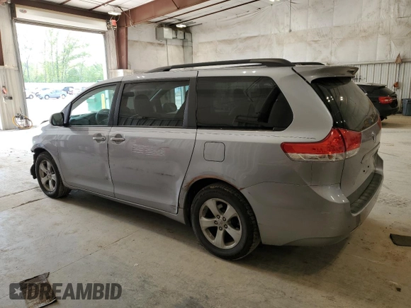 2012 Toyota Sienna LE AAS с VIN 5TDKK3DCXCS244099, выставлен на аукционе Copart как лот 57653065 с пробегом 74 127 миль миль и Чистый • Clean title. История ставок и продаж доступна на DreamBid. Изображение 2.