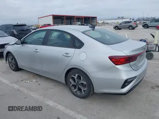2021 Kia Forte LXS z VIN 3KPF24AD5ME269640, wystawiony jako IAAI lot #41381510 z przebiegiem 107 942 mil mil oraz . Historia ofert i sprzedaży dostępna na DreamBid. Obrazek 3.