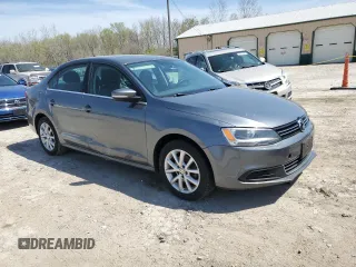 2013 Volkswagen Jetta SE z VIN 3VWDP7AJ8DM352028, wystawiony jako Copart lot #53182505 z przebiegiem 226 944 mil mil oraz Czysty tytuł • Clean title. Historia ofert i sprzedaży dostępna na DreamBid. Obrazek 4.