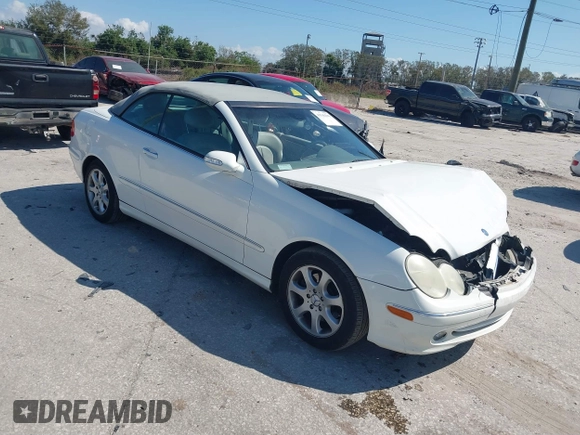 2004 Mercedes-Benz CLK 320 z VIN WDBTK65GX4T018556, wystawiony jako IAAI lot #41546296 z przebiegiem 100 585 mil mil oraz . Historia ofert i sprzedaży dostępna na DreamBid. Obrazek 1.