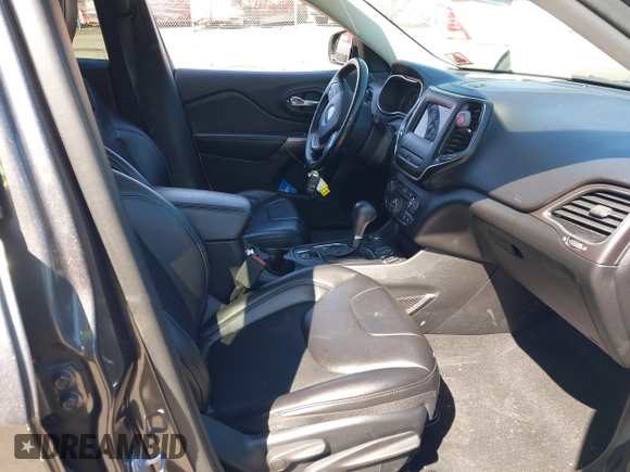 2019 Jeep Cherokee Altitude z VIN 1C4PJMLX5KD456471, wystawiony jako IAAI lot #41930854 z przebiegiem 58 083 mil mil oraz . Historia ofert i sprzedaży dostępna na DreamBid. Obrazek 5.