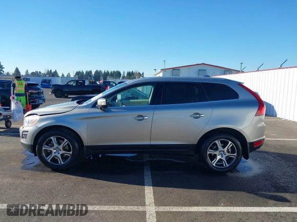 2012 Volvo XC60 3.0L с VIN YV4902DZ1C2293876, выставлен на аукционе IAAI как лот 41415355 с пробегом 48 620 миль миль и . История ставок и продаж доступна на DreamBid. Изображение 14.