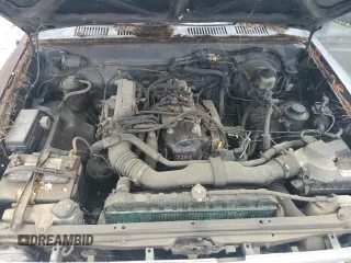 1989 Toyota Pickup DLX z VIN JT4RN93P5K0008068, wystawiony jako Copart lot #58843695 z przebiegiem 285 895 mil mil oraz Tytuł czysty. Historia ofert i sprzedaży dostępna na DreamBid. Obrazek 11.