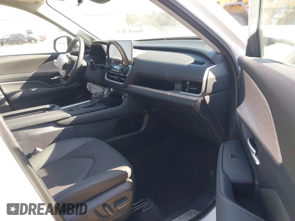 2024 Toyota Highlander XLE z VIN 5TDAAAA59RS013969, wystawiony jako IAAI lot #41816855 z przebiegiem 25 958 mil mil oraz . Historia ofert i sprzedaży dostępna na DreamBid. Obrazek 5.