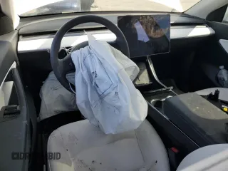 2021 Tesla Model Y Standard Range z VIN 5YJYGDED9MF110473, wystawiony jako Copart lot #53850085 z przebiegiem 46 242 mil mil oraz Szkoda całkowita • Salvage title. Historia ofert i sprzedaży dostępna na DreamBid. Obrazek 8.