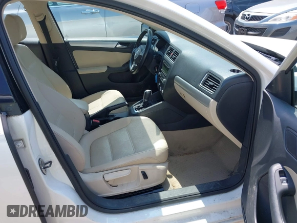 2013 Volkswagen Jetta SE with VIN 3VWDP7AJ2DM368385, listed as a IAAI auction lot 42144936 with 105,621 mi miles and . Bid and sale history available at DreamBid. Image 5.