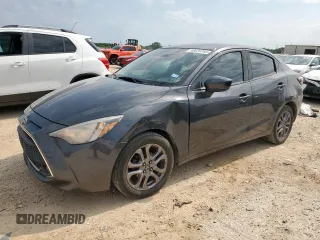 2019 Toyota Yaris L z VIN 3MYDLBYV3KY521289, wystawiony jako Copart lot #58425745 z przebiegiem 114 160 mil mil oraz Szkoda całkowita • Salvage title. Historia ofert i sprzedaży dostępna na DreamBid. Obrazek 1.