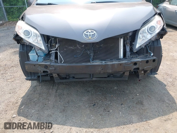 2015 Toyota Sienna XLE with VIN 5TDYK3DC6FS553695, listed as a IAAI auction lot 42418507 with 137,677 mi miles and . Bid and sale history available at DreamBid. Image 6.