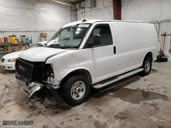 2023 GMC Savana Cargo Van with VIN 1GTW7AFP6P1138386, listed as a Copart auction lot 86204364 with 10,493 mi miles and Clean Title. Bid and sale history available at carsss.com. Image 1.