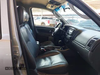 2005 Mazda Tribute S with VIN 4F2YZ06155KM61960, listed as a IAAI auction lot 42069266 with 192,284 mi miles and . Bid and sale history available at carsss.com. Image 5.