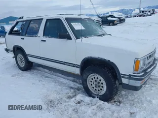 1993 Chevrolet Blazer z VIN 1GNDT13W3P2214338, wystawiony jako IAAI lot #41511324 z przebiegiem 175 816 mil mil oraz . Historia ofert i sprzedaży dostępna na DreamBid. Obrazek 1.