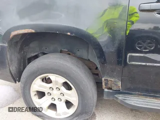 2007 Chevrolet Suburban LT с VIN 1GNFK163X7J201279, выставлен на аукционе IAAI как лот 42459143 с пробегом 166 987 миль миль и . История ставок и продаж доступна на DreamBid. Изображение 12.