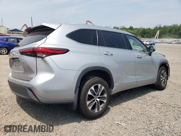 2021 Toyota Highlander XLE with VIN 5TDGZRBH3MS113004, listed as a Copart auction lot 59550405 with Not provided miles and Salvage title. Bid and sale history available at DreamBid. Image 3.