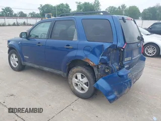 2008 Ford Escape XLT z VIN 1FMCU031X8KB58668, wystawiony jako IAAI lot #42522146 z przebiegiem 244 528 mil mil oraz . Historia ofert i sprzedaży dostępna na DreamBid. Obrazek 3.
