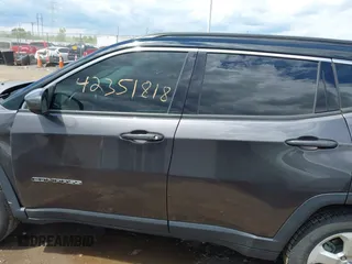 2018 Jeep Compass Latitude with VIN 3C4NJDBB5JT355582, listed as a IAAI auction lot 42351818 with 75,324 mi miles and . Bid and sale history available at DreamBid. Image 15.