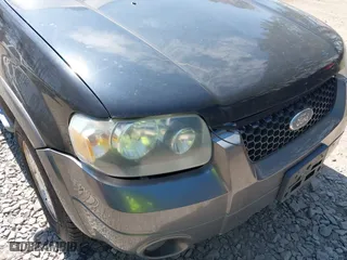 2006 Ford Escape XLT with VIN 1FMYU03186KA54716, listed as a IAAI auction lot 41893992 with 194,722 mi miles. Bid and sale history available at carsss.com. Image 6.