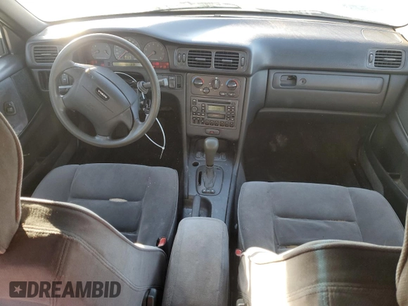 1998 Volvo S70 z VIN YV1LS553XW3480105, wystawiony jako Copart lot #83552564 z przebiegiem 200 181 mil mil oraz Nie do naprawy • Non repairable. Historia ofert i sprzedaży dostępna na DreamBid. Obrazek 8.