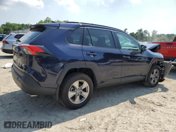 2022 Toyota RAV4 XLE z VIN 2T3P1RFV1NW282106, wystawiony jako Copart lot #61393295 z przebiegiem 46 035 mil mil oraz Szkoda całkowita • Salvage title. Historia ofert i sprzedaży dostępna na DreamBid. Obrazek 3.