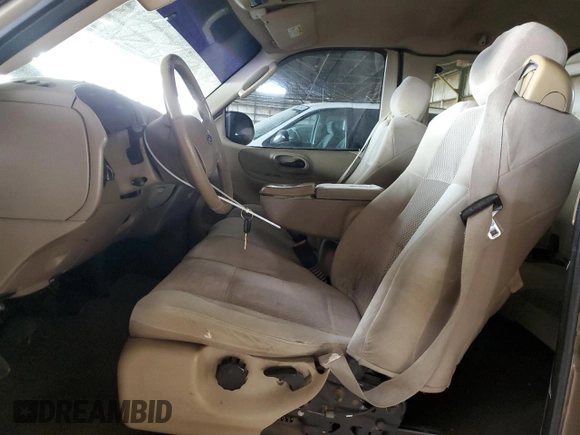 2003 Ford F-150 XL z VIN 1FTRX17233NB60705, wystawiony jako Copart lot #47481745 z przebiegiem 306 645 mil mil oraz Szkoda całkowita • Salvage title. Historia ofert i sprzedaży dostępna na DreamBid. Obrazek 7.