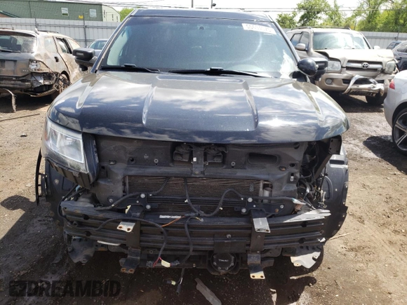 2017 Ford Police Interceptor Utility z VIN 1FM5K8AR1HGD14055, wystawiony jako Copart lot #55634075 z przebiegiem Nie podano mil oraz Szkoda całkowita • Salvage title. Historia ofert i sprzedaży dostępna na DreamBid. Obrazek 5.