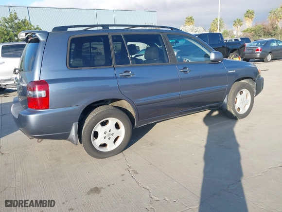 2006 Toyota Highlander w/3rd Row with VIN JTEEP21A560157211, listed as a IAAI auction lot 41879638 with 176,010 mi miles. Bid and sale history available at carsss.com. Image 4.