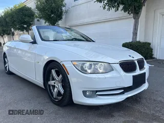 2012 BMW 3 Series 328i z VIN WBADW7C5XCE729272, wystawiony jako Copart lot #42801325 z przebiegiem 146 697 mil mil oraz Czysty tytuł • Clean title. Historia ofert i sprzedaży dostępna na DreamBid. Obrazek 1.