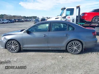 2016 Volkswagen Jetta Sport z VIN 3VWD17AJXGM302382, wystawiony jako IAAI lot #41441854 z przebiegiem 131 569 mil mil oraz . Historia ofert i sprzedaży dostępna na DreamBid. Obrazek 14.