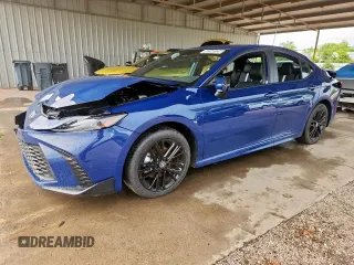 2025 Toyota Camry LE z VIN 4T1DAACK3SU143291, wystawiony jako Copart lot #60168135 z przebiegiem 3 635 mil mil oraz Czysty tytuł • Clean title. Historia ofert i sprzedaży dostępna na DreamBid. Obrazek 1.