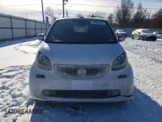 2017 Smart fortwo Passion with VIN WMEFK5DA6HK153469, listed as a Copart auction lot 41960805 with 34,089 mi miles and Salvage title. Bid and sale history available at DreamBid. Image 5.