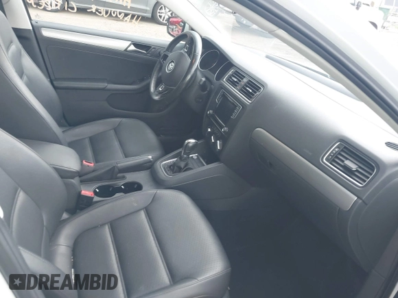 2017 Volkswagen Jetta SE с VIN 3VWDB7AJ7HM210175, выставлен на аукционе IAAI как лот 42573729 с пробегом 95 563 миль миль и . История ставок и продаж доступна на DreamBid. Изображение 5.