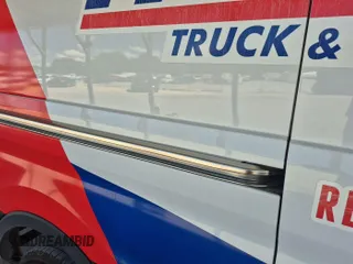 2020 Ford Transit Cargo z VIN 1FTYE1C89LKA17335, wystawiony jako IAAI lot #42561511 z przebiegiem 276 728 mil mil oraz . Historia ofert i sprzedaży dostępna na DreamBid. Obrazek 19.