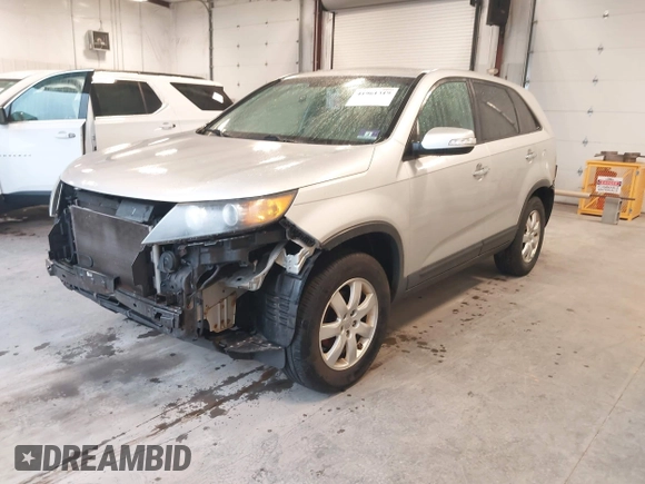 2012 Kia Sorento LX z VIN 5XYKT4A12CG220012, wystawiony jako IAAI lot #41961319 z przebiegiem 132 700 mil mil oraz . Historia ofert i sprzedaży dostępna na DreamBid. Obrazek 2.
