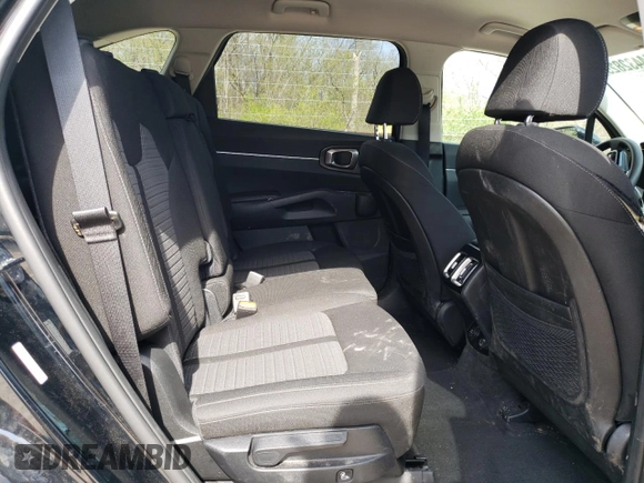 2023 Kia Sorento LX z VIN 5XYRGDLC4PG216535, wystawiony jako Copart lot #54432825 z przebiegiem 11 410 mil mil oraz Szkoda całkowita • Salvage title. Historia ofert i sprzedaży dostępna na DreamBid. Obrazek 11.