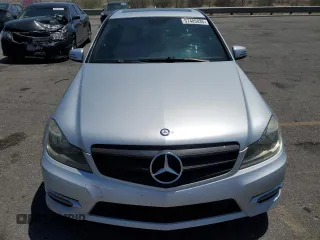 2013 Mercedes-Benz C 250 Sport с VIN WDDGF4HB9DA817435, выставлен на аукционе Copart как лот 57405835 с пробегом 137 056 миль миль и Списание • Salvage title. История ставок и продаж доступна на DreamBid. Изображение 5.