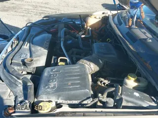 2000 Jeep Grand Cherokee Laredo z VIN 1J4GW48S0YC309210, wystawiony jako IAAI lot #43551821 z przebiegiem 324 070 mil mil oraz . Historia ofert i sprzedaży dostępna na DreamBid. Obrazek 12.