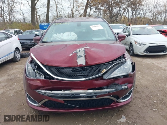 2017 Chrysler Pacifica Touring L z VIN 2C4RC1BG2HR535119, wystawiony jako IAAI lot #40891044 z przebiegiem 172 664 mil mil oraz . Historia ofert i sprzedaży dostępna na DreamBid. Obrazek 12.