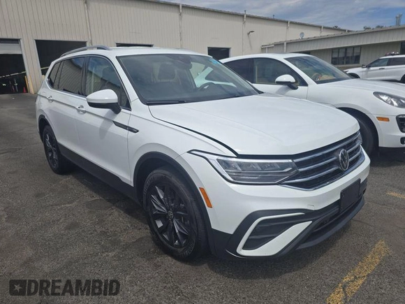 2024 Volkswagen Tiguan SE with VIN 3VV3B7AX5RM086820, listed as a IAAI auction lot 42751180 with 30,839 mi miles and . Bid and sale history available at DreamBid. Image 6.