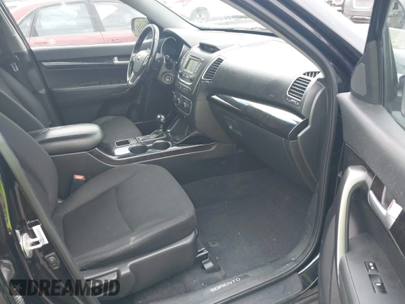 2015 Kia Sorento LX with VIN 5XYKTDA63FG570085, listed as a IAAI auction lot 42031786 with 181,652 mi miles and . Bid and sale history available at DreamBid. Image 5.