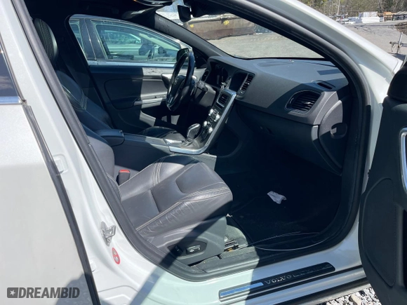2015 Volvo S60 T6 Drive-E Platinum with VIN YV149MFM1F2337521, listed as a Copart auction lot 54000355 with 124,971 mi miles and Clean Title. Bid and sale history available at carsss.com. Image 5.