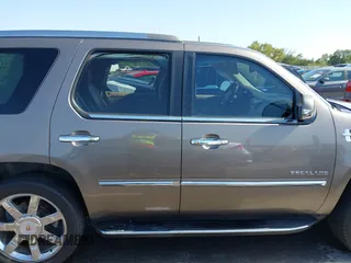 2012 Cadillac Escalade Luxury z VIN 1GYS3BEF0CR214599, wystawiony jako IAAI lot #42018268 z przebiegiem 162 583 mil mil oraz . Historia ofert i sprzedaży dostępna na DreamBid. Obrazek 13.