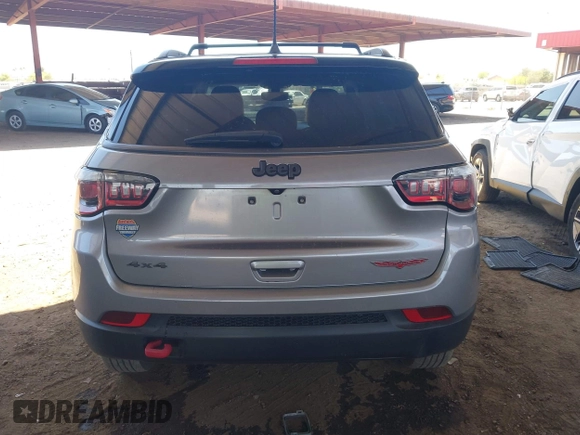 2019 Jeep Compass Trailhawk z VIN 3C4NJDDB1KT812953, wystawiony jako IAAI lot #42178451 z przebiegiem 76 269 mil mil oraz . Historia ofert i sprzedaży dostępna na DreamBid. Obrazek 16.