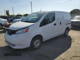2021 Nissan NV200 S z VIN 3N6CM0KN0MK706097, wystawiony jako Copart lot #48585945 z przebiegiem Nie podano mil oraz Nie do naprawy • Non repairable. Historia ofert i sprzedaży dostępna na DreamBid. Obrazek 1.