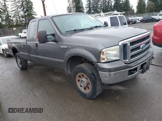 2006 Ford F-250 XL z VIN 1FTSX21596EC13616, wystawiony jako IAAI lot #41708407 z przebiegiem 193 990 mil mil oraz . Historia ofert i sprzedaży dostępna na DreamBid. Obrazek 1.