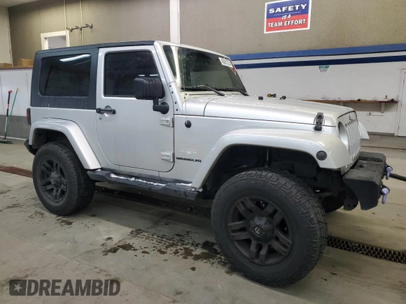 2010 Jeep Wrangler Sahara z VIN 1J4GA5D17AL109979, wystawiony jako Copart lot #45081225 z przebiegiem 190 826 mil mil oraz Szkoda całkowita • Salvage title. Historia ofert i sprzedaży dostępna na DreamBid. Obrazek 4.