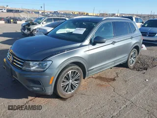 2018 Volkswagen Tiguan SEL z VIN 3VV3B7AXXJM088230, wystawiony jako IAAI lot #41680855 z przebiegiem 130 807 mil mil oraz . Historia ofert i sprzedaży dostępna na DreamBid. Obrazek 18.