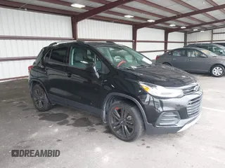2021 Chevrolet Trax LT z VIN KL7CJPSB3MB351557, wystawiony jako IAAI lot #42112755 z przebiegiem 56 461 mil mil oraz . Historia ofert i sprzedaży dostępna na DreamBid. Obrazek 1.