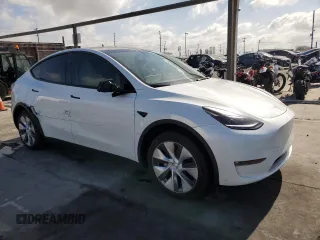 2024 Tesla Model Y Long Range with VIN 7SAYGDEE2RF090540, listed as a Copart auction lot 56684505 with 18,261 mi miles and Salvage title. Bid and sale history available at DreamBid. Image 4.