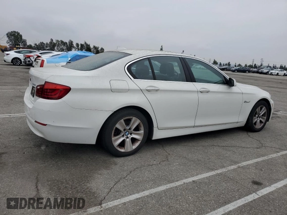 2013 BMW 5 Series 528i with VIN WBAXG5C59DDY30552, listed as a Copart auction lot 50823045 with 224,398 mi miles and Clean Title. Bid and sale history available at carsss.com. Image 3.